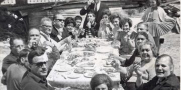 Το Πασχαλιάτικο τραπέζι της οικογένειας  Κωστόπουλου Δημήτρη το 1958 -Από την στήλη του κ. Γ. Καζαντζή στον Παλμό 18/05/2016