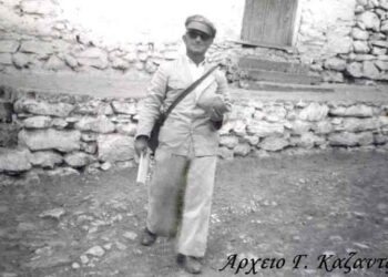 Ο κλασικός ταχυδρόμος του παρελθόντος, ο Μπάρμπα Νικόλας. σε φώτο του 1950 -Από την στήλη του κ. Γ. Καζαντζή στον Παλμό 18/05/2016