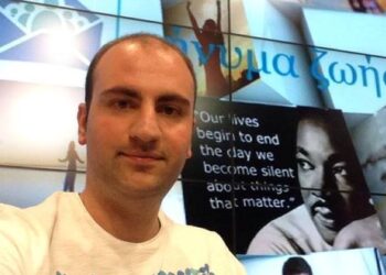 Αλλάζοντας τον Κόσμο: Μια Καρδιά τη Φορά – του Κυριάκου Παπουλίδη