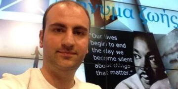 Αλλάζοντας τον Κόσμο: Μια Καρδιά τη Φορά – του Κυριάκου Παπουλίδη