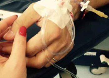 “Ο άνθρωπος δίπλα…” – Γράφει η Θεοπίστη Κρυσταλλίδου
