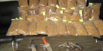 Σύλληψη στα Γρεβενά – 46χρονος με περίστροφο, μαχαίρια και 20 κιλά αδασμολόγητου καπνού