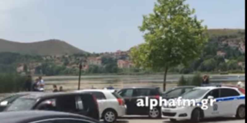 Δείτε πώς έπεσε το αυτοκίνητο μέσα στη λίμνη της Καστοριάς- Βίντεο
