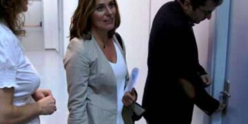 Τελείωσε το “αγροτικό” για την Περιστέρα Μπαζιάνα – Δείτε σε ποιο πανεπιστήμιο θα διδάσκει από φέτος η κα Πρωθυπουργού