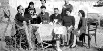 Φιλική- γειτονική παρέα του Προαστίου το 1964  – Από την στήλη του κ. Γ. Καζαντζή στον Παλμό 17/08/2016