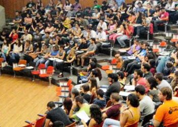 Ο Φίλης επαναφέρει τους αιώνιους φοιτητές στα πανεπιστήμια