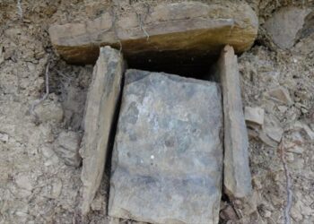 Έπαιζαν μπάσκετ και βρήκαν… ασύλητο αρχαίο τάφο!