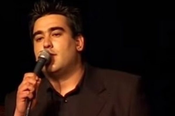 Νεκρός στα 38 του χρόνια βρέθηκε ο τραγουδιστής Γιώργος Καραγιαννάκης