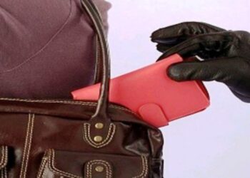 Σύλληψη 37χρονης για κλοπή στα Γρεβενά – Αφαίρεσε από την τσάντα 66χρονης προσωπικά της αντικείμενα και χρήματα