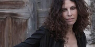 Η Μουσική Γωνιά του Μίλτου Ηλιάδη στο e-ptolemeos.gr – Ελευθερία Αρβανιτάκη – Μακριά Απ’ Την Τρικυμία