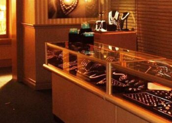 Φλώρινα: Συνελήφησαν δύο άτομα για κλοπή σε κοσμηματοπωλείο – Αναζητούνται άλλα τέσσερα άτομα