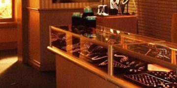 Φλώρινα: Συνελήφησαν δύο άτομα για κλοπή σε κοσμηματοπωλείο – Αναζητούνται άλλα τέσσερα άτομα