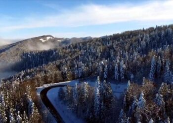 Εκπληκτικές εικόνες από τη χιονισμένη Κοτύλη Καστοριάς – Απολαύστε το βίντεο