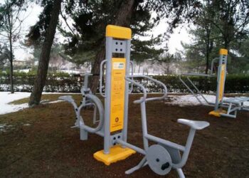 Υπαίθρια όργανα γυμναστικής τοποθετήθηκαν στο Δημοτικό Κήπο Κοζάνης