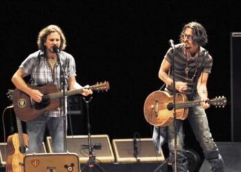 Οι μουσικές επιλογές του e-ptolemeos.gr – Eddie Vedder & Johnny Depp – Society (Live 2010)