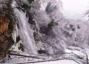 Πάγωσε ο καταρράκτης στην Έδεσσα! (βίντεο)