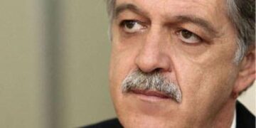 Τομέας Οικονομικών του ΠΑΣΟΚ: Να φύγουν εκτός κι αν περιμένουν το διαστημόπλοιο