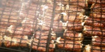 Το έθιμο της “λουκανικοφαγίας” αύριο Τετάρτη στο Βελβεντό