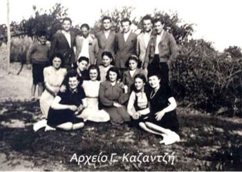 Φιλική νεανική παρέα το 1946 σε αναμνηστική φωτογραφία – Από την στήλη του κ. Γ. Καζαντζή στον Παλμό 18/01/2017