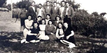 Φιλική νεανική παρέα το 1946 σε αναμνηστική φωτογραφία – Από την στήλη του κ. Γ. Καζαντζή στον Παλμό 18/01/2017