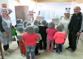 Το 6ο Νηπιαγωγείο Πτολεμαΐδας στο εργαστήριο ζαχαροπλαστικής και αρτοποιίας του Γ. Σιδηρόπουλου