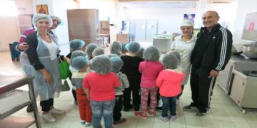 Το 6ο Νηπιαγωγείο Πτολεμαΐδας στο εργαστήριο ζαχαροπλαστικής και αρτοποιίας του Γ. Σιδηρόπουλου