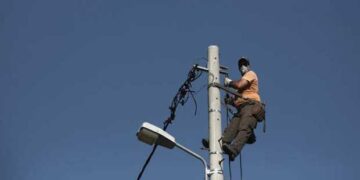 Στο σκοτάδι όλα τα χωριά του Τσιαρτσιαμπά από πτώση στύλων