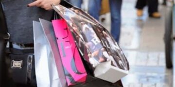 Ενδιάμεσες φθινοπωρινές εκπτώσεις 2017: Δείτε πότε ξεκινούν και όλα όσα πρέπει να γνωρίζετε