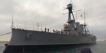 Το θρυλικό θωρηκτό Αβέρωφ στο λιμάνι της Θεσσαλονίκης