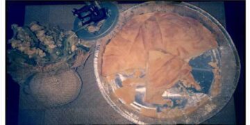 Ιστορίες Μαγειρικής: Η γιαγιά μας η ζωγραφιά, η τυρόπιτα και τα λερωμένα χέρια