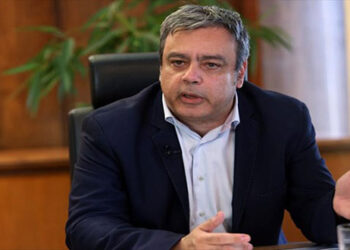 Ο υπουργός επικρατείας Χ. Βερναρδάκης στην Κοζάνη –  Από το 2018 σε ισχύ το Ειδικό Τιμολόγιο στη Δ. Μακεδονία – Συστήνεται επιτροπή υλοποίησης αποφάσεων αναπτυξιακού συνεδρίου