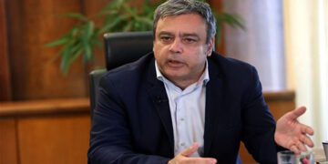 Ο υπουργός επικρατείας Χ. Βερναρδάκης στην Κοζάνη –  Από το 2018 σε ισχύ το Ειδικό Τιμολόγιο στη Δ. Μακεδονία – Συστήνεται επιτροπή υλοποίησης αποφάσεων αναπτυξιακού συνεδρίου