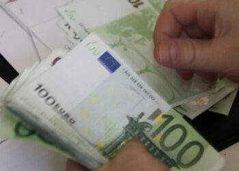 Κοινωνικό Μέρισμα: Τα εισοδηματικά κριτήρια – Ποιοι θα πάρουν τα χρήματα