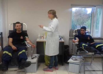 ΠΤΟΛΕΜΑΪΔΑ: Αθρόα συμμετοχή σπουδαστών της Πυροσβεστικής Ακαδημίας στην εθελοντική αιμοδοσία