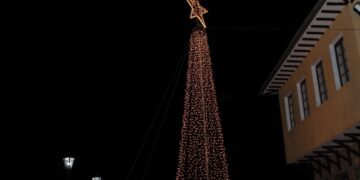 Άναμμα χριστουγεννιάτικων δέντρων στο Δήμο Βοΐου