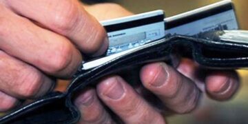 Πιάστηκε στα πράσα ο 35χρονος «πορτοφολάς»