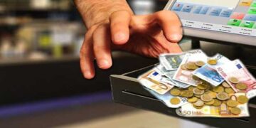 Γρεβενά: 37χρονος «μακρυχέρης» έκλεψε 6.500€ από super market