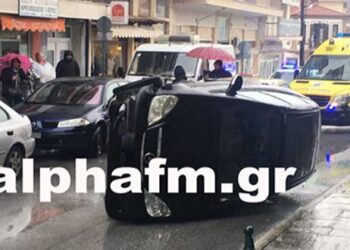 Τροχαίο ατύχημα στο κέντρο της Καστοριάς, τούμπαρε αυτοκίνητο (Φωτογραφίες)