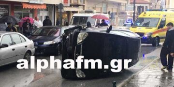 Τροχαίο ατύχημα στο κέντρο της Καστοριάς, τούμπαρε αυτοκίνητο (Φωτογραφίες)