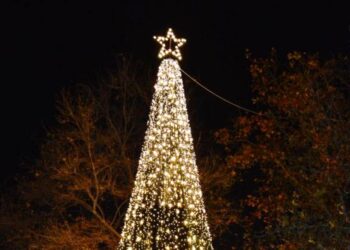 Άναμμα του χριστουγεννιάτικου δέντρου στην Πτολεμαΐδα