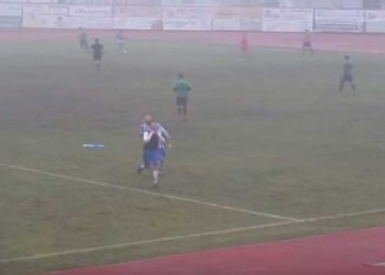 Επικό βίντεο: Ποδοσφαιριστής στη Νάουσα πανηγύρισε για γκολ που… δεν μπήκε!