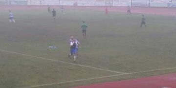 Επικό βίντεο: Ποδοσφαιριστής στη Νάουσα πανηγύρισε για γκολ που… δεν μπήκε!