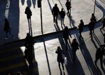 Ερευνα: Η κατάρρευση της μεσαίας τάξης – Υπό φτωχοποίηση 700.000 Ελληνες