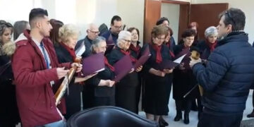 Ποντιακά κάλαντα στον Θ. Καρυπίδη από τη χορωδία του Ποντιακού Συλλόγου Πτολεμαΐδας (Βίντεο)