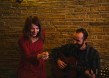 Eργαστήρι αφήγησης από το ΔΗ.ΠΕ.ΘΕ. Κοζάνης «Παραμύθια και νότες» με την Αν. Θάνου και τον Αλ. Μακρή