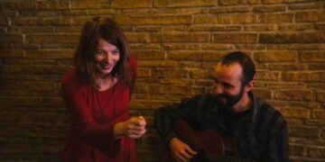 Eργαστήρι αφήγησης από το ΔΗ.ΠΕ.ΘΕ. Κοζάνης «Παραμύθια και νότες» με την Αν. Θάνου και τον Αλ. Μακρή