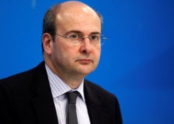 Χατζηδάκης: Η κυβέρνηση θυσιάζει συντάξεις και αφορολόγητο για να δώσει μάχη για τη ΔΕΗ