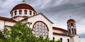 Παραμονή Ιερού λειψάνου Αγίου Λουκά του Ιατρού, στο Ιερό Ναό των Αγίου Κων/νου & Ελένης Αμυνταίου, μέχρι απόψε το βράδυ