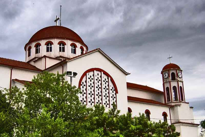 Παραμονή Ιερού λειψάνου Αγίου Λουκά του Ιατρού, στο Ιερό Ναό των Αγίου Κων/νου & Ελένης Αμυνταίου, μέχρι απόψε το βράδυ