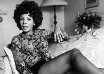 Η Μουσική Γωνιά του Μίλτου Ηλιάδη στο e-ptolemeos.gr – Shirley Bassey – Light My Fire